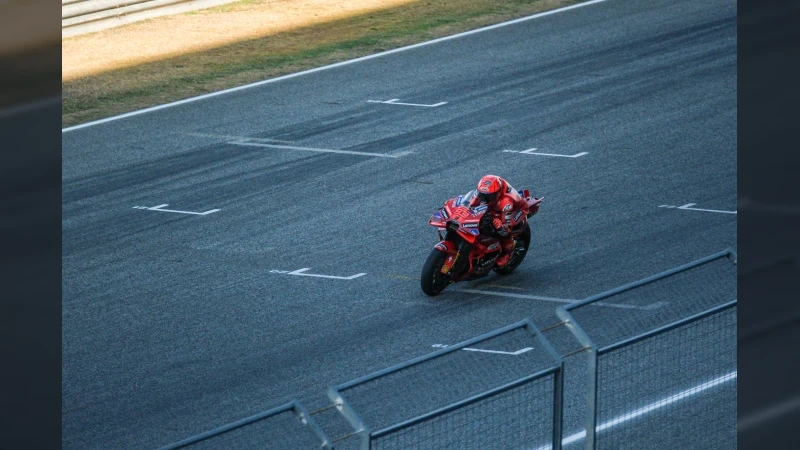 Marc Márquez popsal první dojmy z motorky pro rok 2027. Překvapily ho hlavně pneumatiky