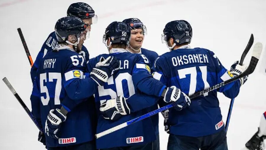 Finové jsou mistři světa! Švýcarsko potřetí v řadě stříbrné