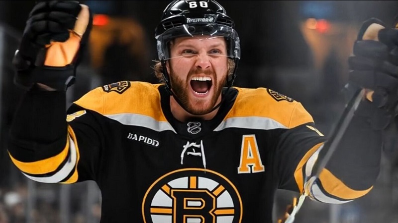 Pastrňák 6 asistencemi vstoupil do historie, Zacha přidal kariérní hattrick
