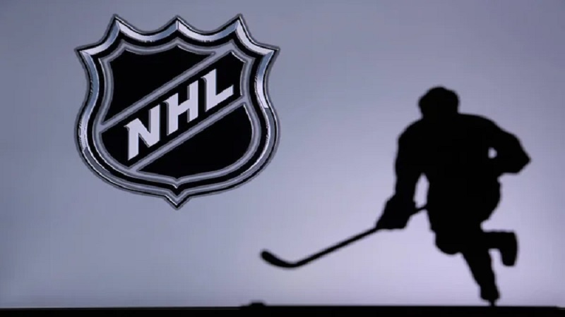 Šok v NHL! Martin Nečas opouští Carolinu a posílí Colorado!