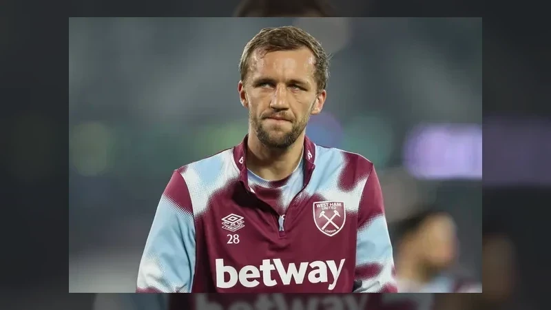 Tomáš Souček se vrátil po zranění a zavinil kontroverzní penaltu. Rozhodčí poté přiznal chybu