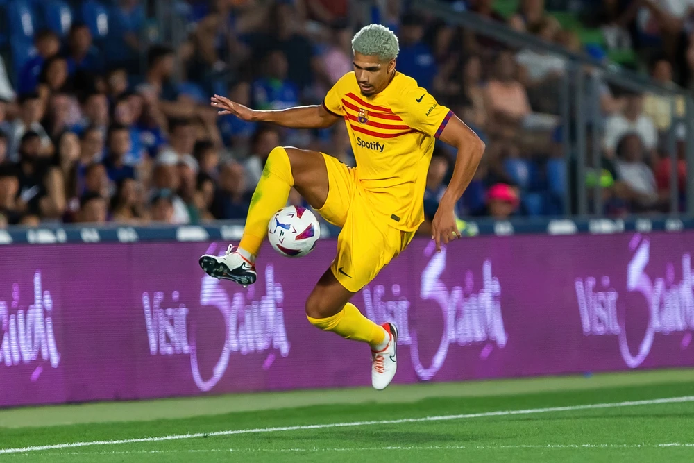 Liverpool potvrdil velkou posilu. Ronald Araújo přichází z Barcelony